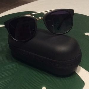 Beautiful Tahari sunglasses!!